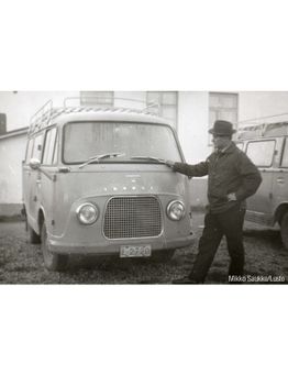 altes Auto und Mann